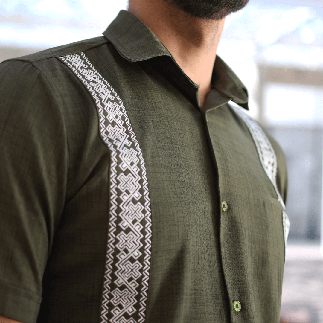 Camisa Guayabera Bordada Verde Olivo