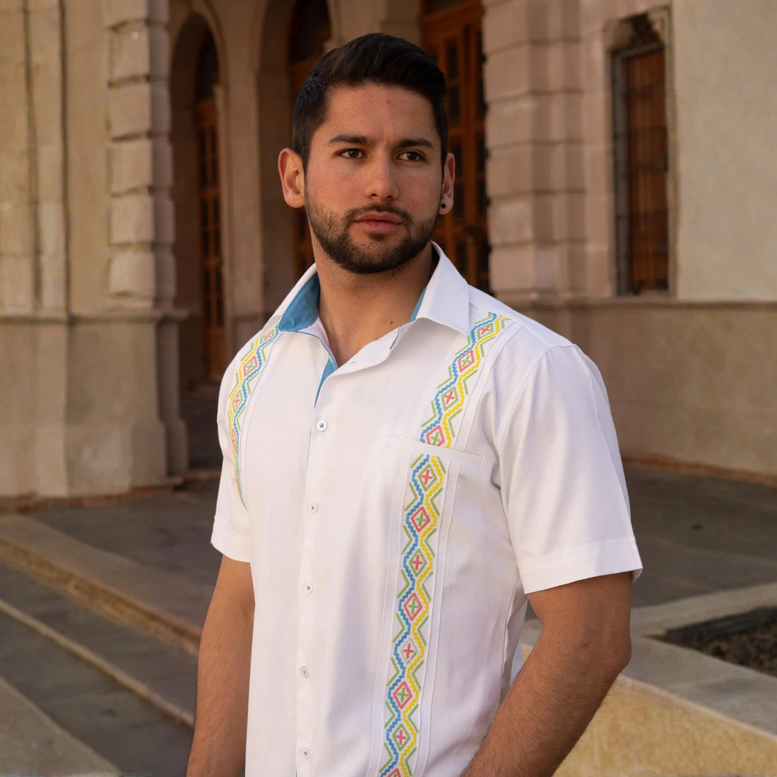 Camisa Guayabera Blanca Multicolor y Alforzas