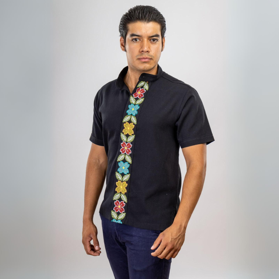 Camisa Guayabera Negra Bordada Floral