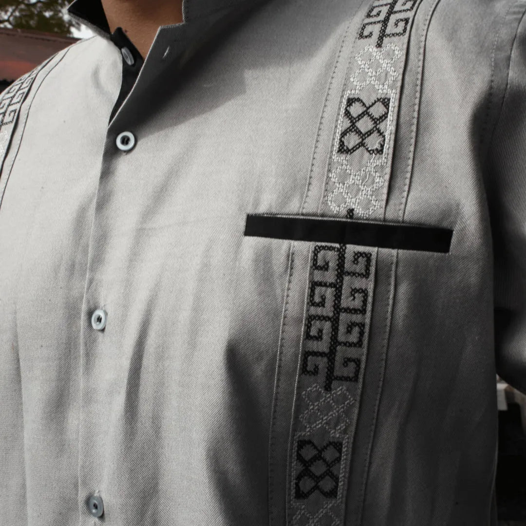 Camisa Guayabera Gris Claro Manga Larga