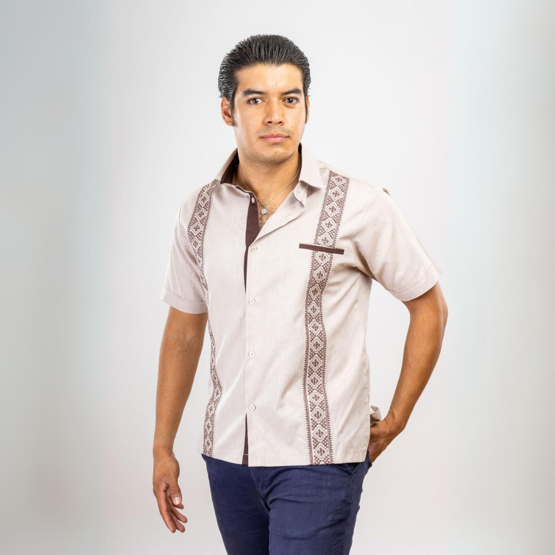 Camisa Guayabera Café Claro Bordada en Punto de Cruz